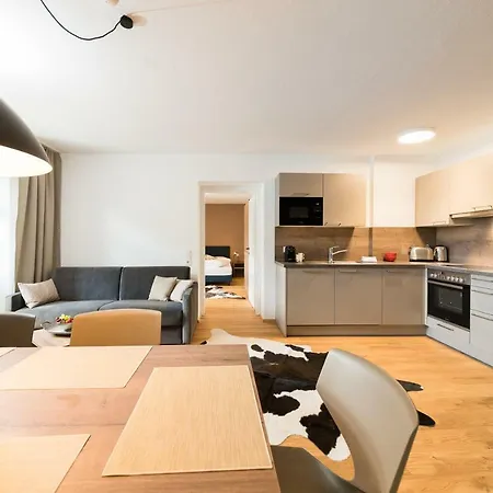 Hindenburg Aparthotel 4*